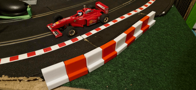 Trackside Wall Barrier.( White/Red. 5pcs of each)